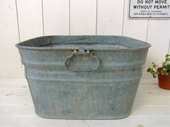 スクエア型のシャビーなヴィンテージ・ブリキバケツ/洗濯タライ・USA