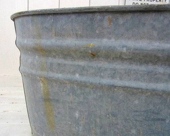 スクエア型のシャビーなヴィンテージ・ブリキバケツ/洗濯タライ・USA