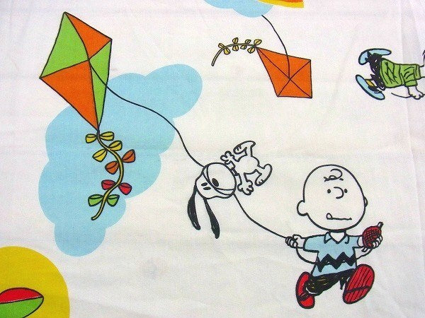 【スヌーピー】ピーナッツの仲間・カイト柄・ヴィンテージ・ユーズドシーツ(フラットタイプ) USA