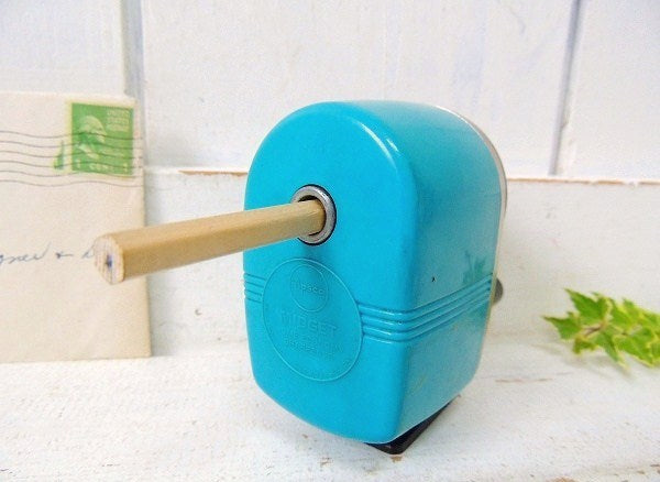 【Apsco】MIDGET・ターコイズブルー色の小さなヴィンテージ・ペンシルシャープナー/鉛筆削り