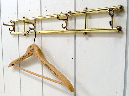 ゴールド色のメタル製・ヴィンテージ・4連ウォールフック/ハットラック/コートフック
