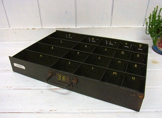 カーキ色・メタル製・仕切り付き・ヴィンテージ・引き出しトレイ/パーツケース USA