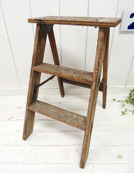 USA!白いペンキの付いたシャビーな木製・アンティーク・ステップラダー/脚立