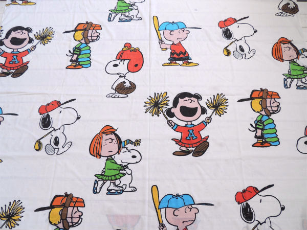 【スヌーピー】ピーナッツの仲間・スポーツ柄・ヴィンテージ・USEDフラットシーツ(1/2) USA