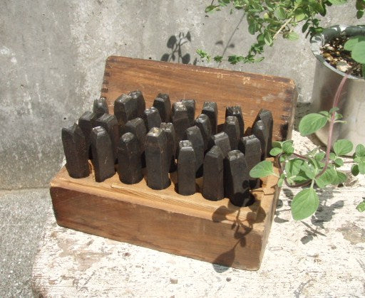 アルファベット1920〜1930s アイアン製 アンティーク レタースタンプ スタンプマーカーセット 27本入り USA