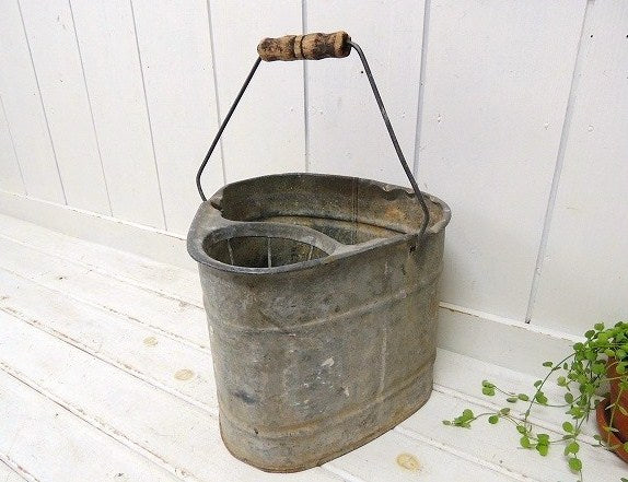 USA モップ絞り付き・三角形・ヴィンテージ・ブリキバケツ バケツ エクステリア 生活雑貨　シャビー