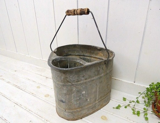 USA モップ絞り付き・三角形・ヴィンテージ・ブリキバケツ バケツ エクステリア 生活雑貨　シャビー