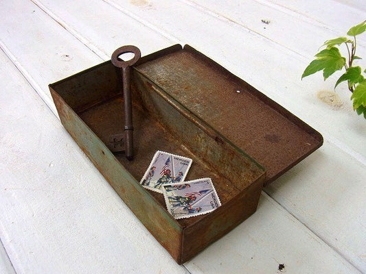 【RAWLPLUG】イギリス製・グリーンのアンティーク・ブリキ缶/ティン缶