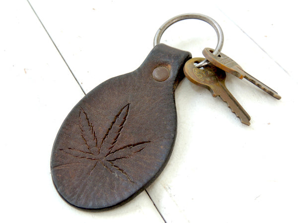 HEMP柄・ヴィンテージ・革製・ヘンプ柄 レザーキーホルダー&真鍮製 古鍵2本付き