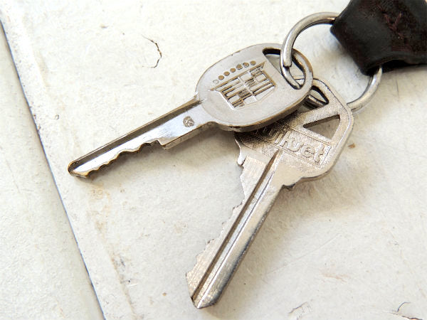 【GM・キャデラック・アメ車】ヴィンテージ・革・レザーキーホルダー・鍵2本付き・モーター系