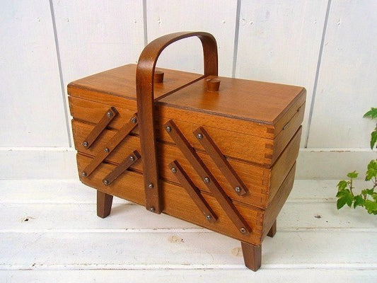 ポーランド製・脚付き・木製アンティーク・ソーイングボックス・裁縫箱