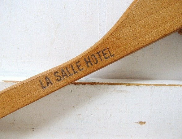 【LA SALLE HOTEL】USA!ラサールホテル・プリント入り・アンティーク・木製ハンガー