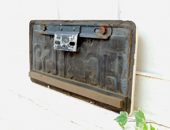 【カリフォルニア州/1960年代/ARMY】ビンテージ・ナンバープレート・USA