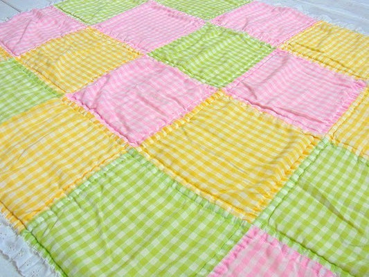 ギンガムチェック柄のパッチワーク×うさぎ柄・ヴィンテージ・リバーシブル・ベビーマット USA