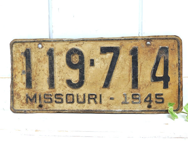 1945年・ビンテージ・ナンバープレート・ミズリー州・119-714・弾痕・USA・カーライセンス
