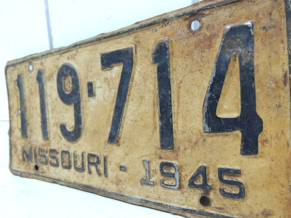 1945年・ビンテージ・ナンバープレート・ミズリー州・119-714・弾痕・USA・カーライセンス