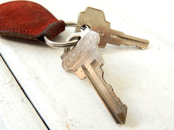 【メルセデス・ベンツ・ドイツ車】ヴィンテージ・革・レザーキーホルダー・鍵2本付き・モーター系