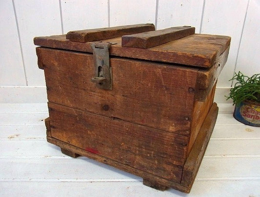 古い木製のヴィンテージ・トランク/木箱/道具箱　USA