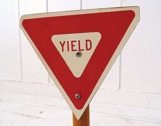 YIELD ヴィンテージ USA 看板 卓上 ストリートサイン おもちゃ 玩具 道路標識　インテリア　オブジェ