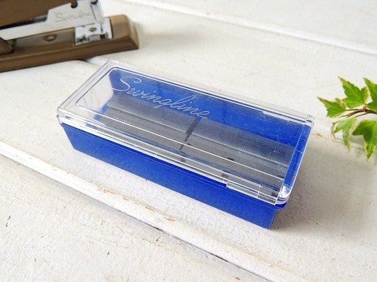 【Swingline】USA・青色のプラスティック製・ヴィンテージ・ホッチキス芯ケース/小物入れ