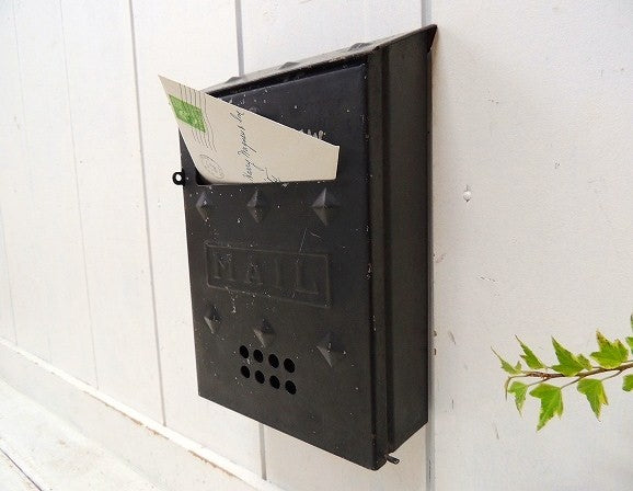 USA!黒色のシャビーなアイアン製・アンティーク・メールボックス/郵便受け/ポスト