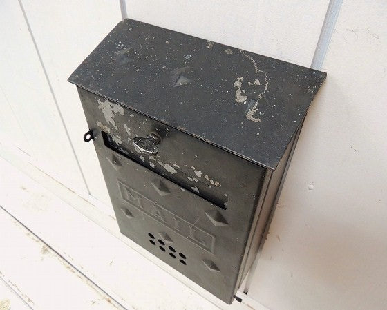 USA!黒色のシャビーなアイアン製・アンティーク・メールボックス/郵便受け/ポスト