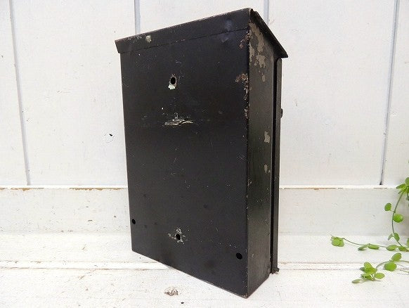 USA!黒色のシャビーなアイアン製・アンティーク・メールボックス/郵便受け/ポスト