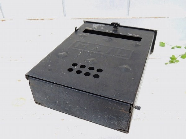 USA!黒色のシャビーなアイアン製・アンティーク・メールボックス/郵便受け/ポスト
