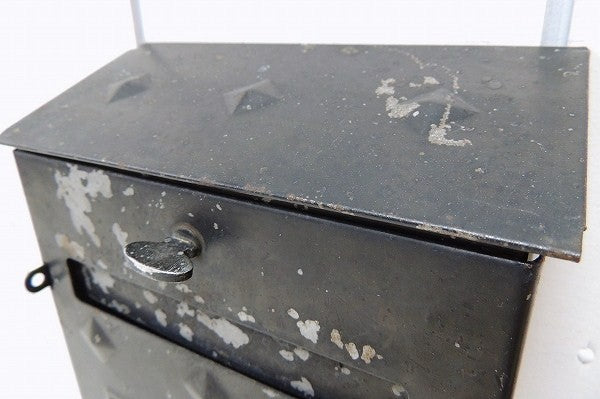 USA!黒色のシャビーなアイアン製・アンティーク・メールボックス/郵便受け/ポスト