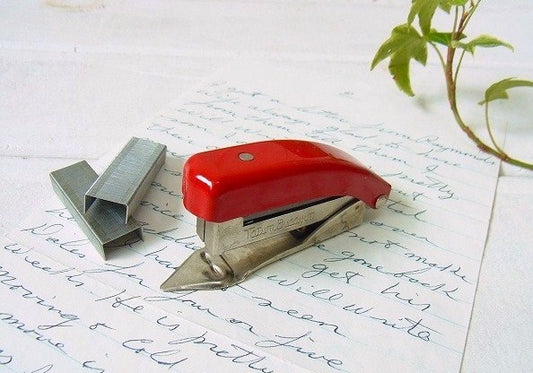 【WILSON JONES CO.】赤色の小さなヴィンテージ・ホッチキス/ステープラー　USA