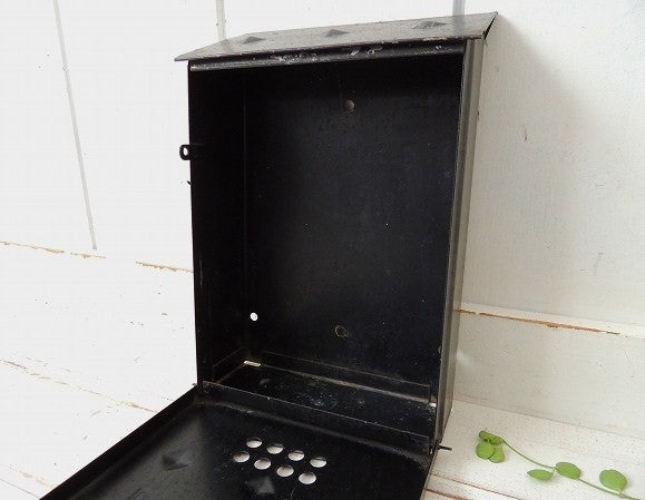 USA!黒色のシャビーなアイアン製・アンティーク・メールボックス/郵便受け/ポスト
