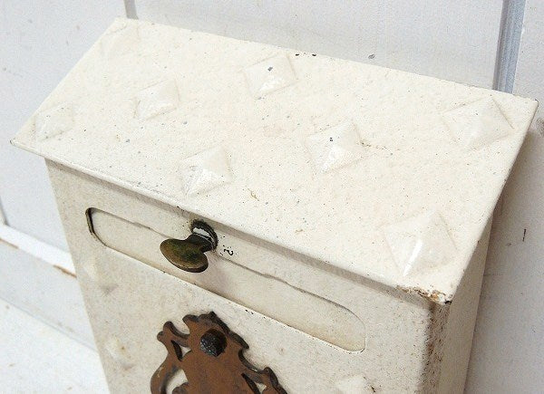 アイボリー色・アイアン製・アンティーク・メールボックス/郵便受け/ポスト USA