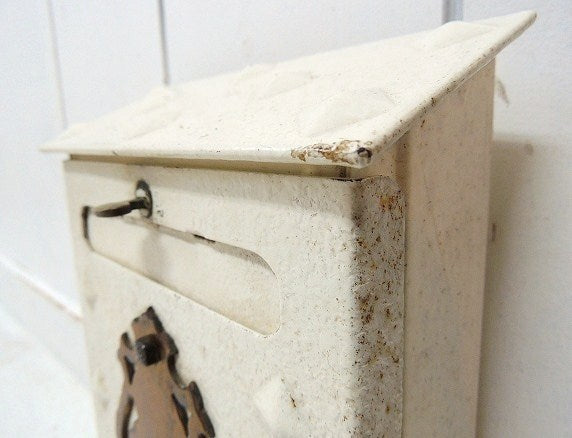 アイボリー色・アイアン製・アンティーク・メールボックス/郵便受け/ポスト USA