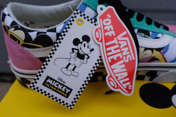 【USバンズ・VANS】ミッキーマウス・80's・ディズニー・コラボ・スニーカー・オールドスクール