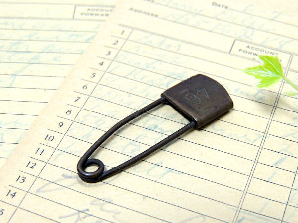 46 ナンバー入り 真鍮製 1950's アンティーク ランドリーピン 安全ピン USA