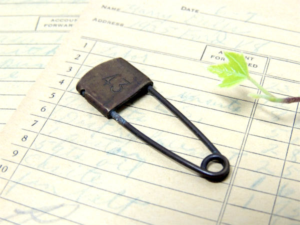 43 ナンバー入り 真鍮製 1950's アンティーク ランドリーピン 安全ピン USA