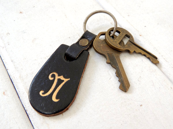 【レザー/革製】英字・筆記体R柄・ビンテージ・キーホルダー・USA・古鍵2本付