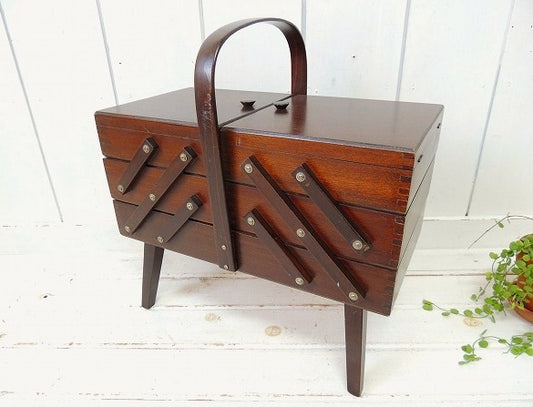 ルーマニア製・組み木仕様・脚付き・アンティーク・木製ソーイングボックス/裁縫箱