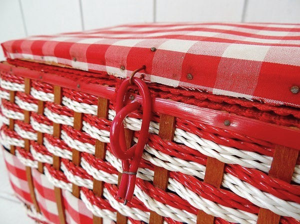 ギンガムチェック柄/レッド×ホワイト色のレトロなヴィンテージ・ソーイングボックス/裁縫箱/手芸用品
