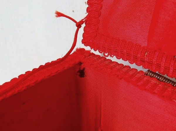 ギンガムチェック柄/レッド×ホワイト色のレトロなヴィンテージ・ソーイングボックス/裁縫箱/手芸用品