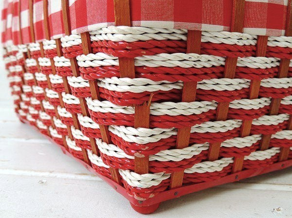 ギンガムチェック柄/レッド×ホワイト色のレトロなヴィンテージ・ソーイングボックス/裁縫箱/手芸用品