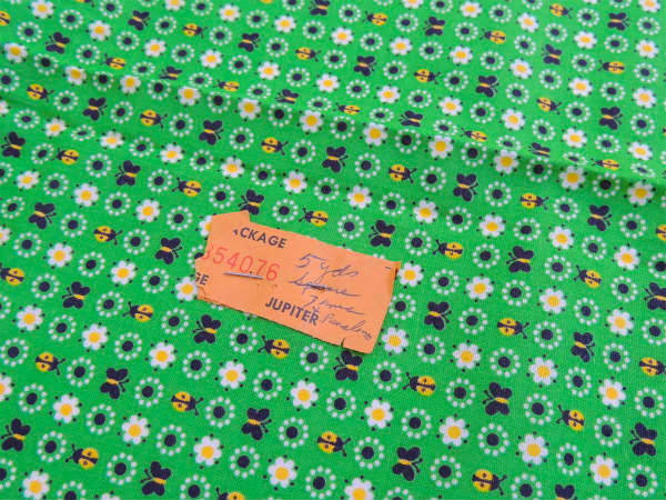 小花&てんとう虫&蝶々柄・グリーン地・デッドストック・ヴィンテージ・ファブリック/生地 USA