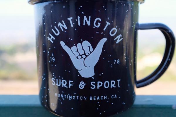 ハンティントン サーフ&スポーツ HSS・カリフォルニア・ホーロー マグ・キャンプ・アウトドア・黒