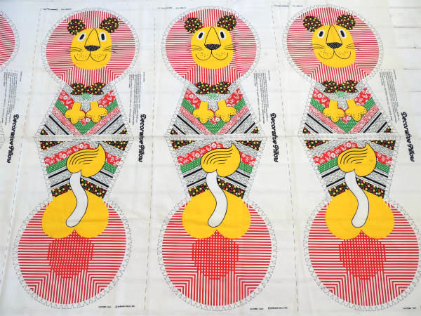 パッチワーク柄・ライオン・ピロードール・デッドストック・ヴィンテージ・パネル生地/ファブリック