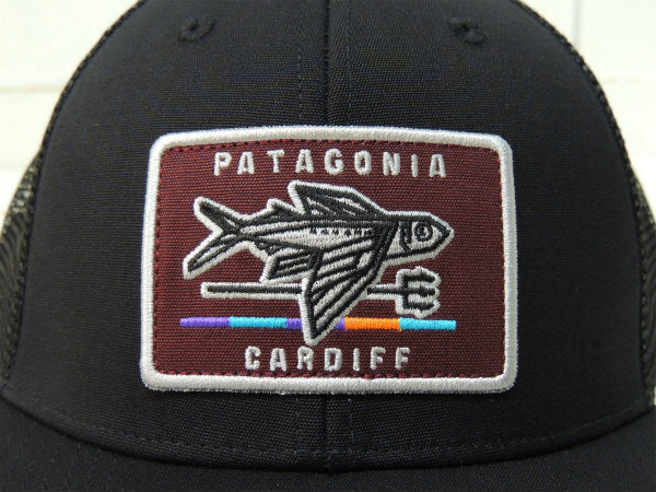 【Patagonia】パタゴニア・カーディフ・ブラック・LoProトラッカーハット&ステッカー1枚