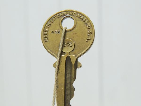 【インディペンデントロック】アンティーク・鍵穴・真鍮製の鍵3本付き/シリンダー/工業系