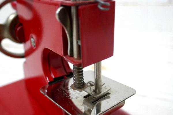 ミシン ドイツ製 SEW MASTER 赤 メタリック アンティーク・子供用 トイミシン おもちゃ