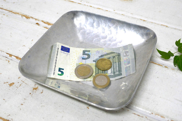 【Buenilum】ハンマードフィニッシュ・アルミ製・ヴィンテージ・トレイ・サービングディッシュ・皿