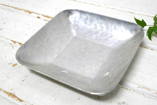 【Buenilum】ハンマードフィニッシュ・アルミ製・ヴィンテージ・トレイ・サービングディッシュ・皿