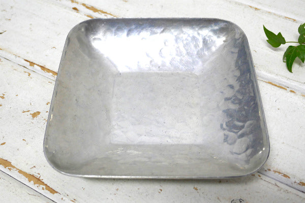 【Buenilum】ハンマードフィニッシュ・アルミ製・ヴィンテージ・トレイ・サービングディッシュ・皿